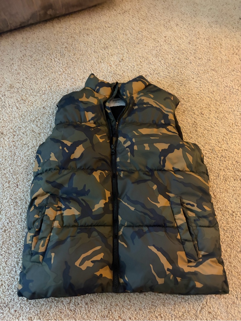 Old Navy Camo Puffer Vest in Green & Tan
